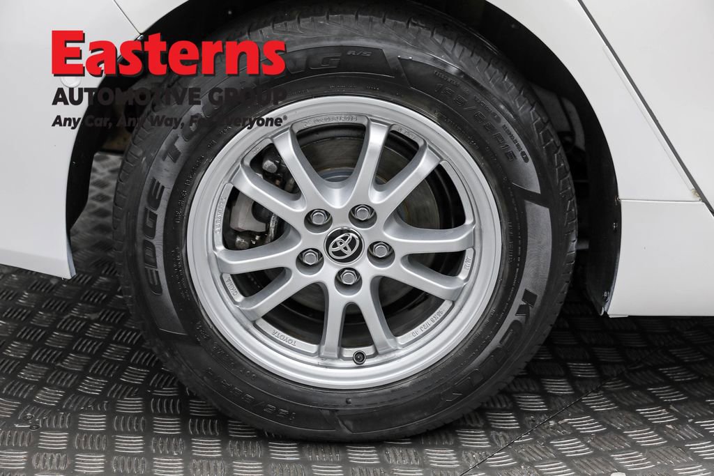 Used 2022 Toyota Prius LE image 26