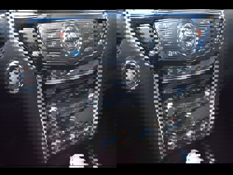 Used 2018 Nissan Pathfinder SV image 12