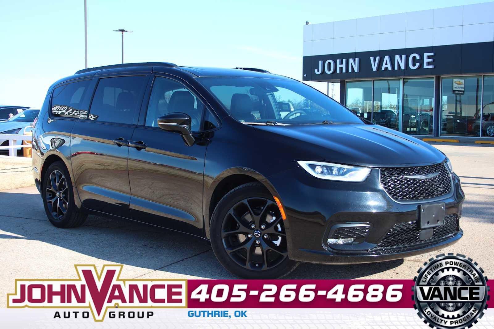 Used 2025 Chrysler Pacifica Limited FWD image 3