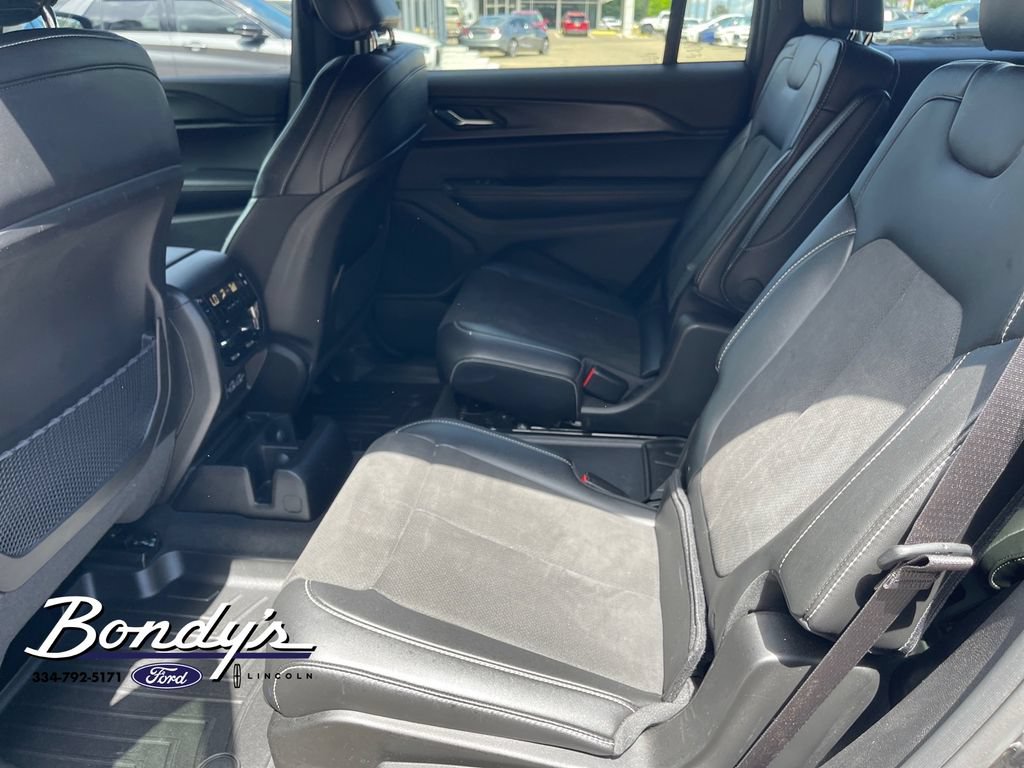 Used 2025 Jeep Grand Cherokee L Altitude AWD/4WD image 11