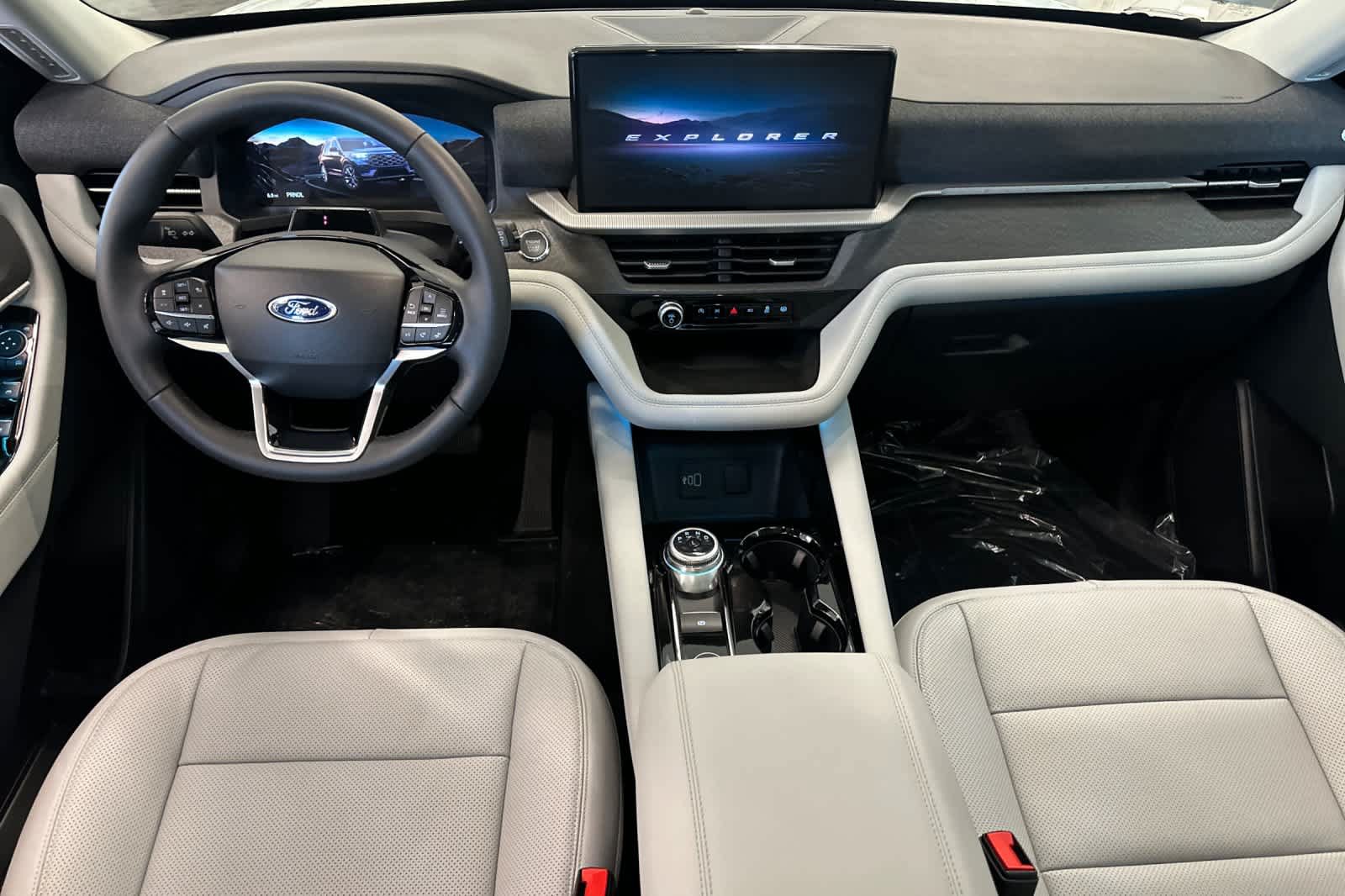 New 2026 Ford Explorer Platinum w/ LUX Leather Package AWD/4WD image 3
