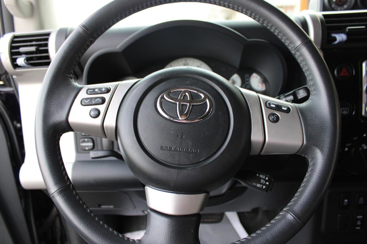 Used 2011 Toyota FJ Cruiser 4WD w/ Upgrade Pkg image 16