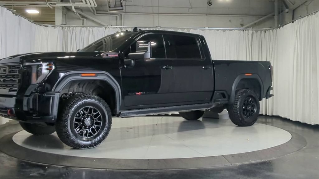 Used 2025 GMC Sierra 2500 AT4X AWD/4WD image 4