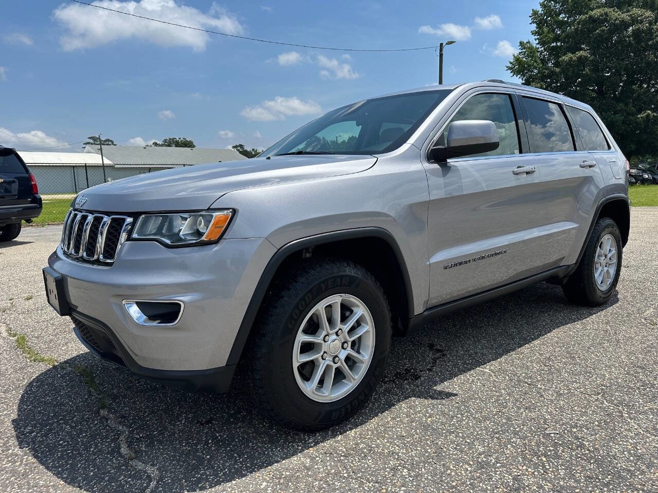 Used 2019 Jeep Grand Cherokee Laredo image 5