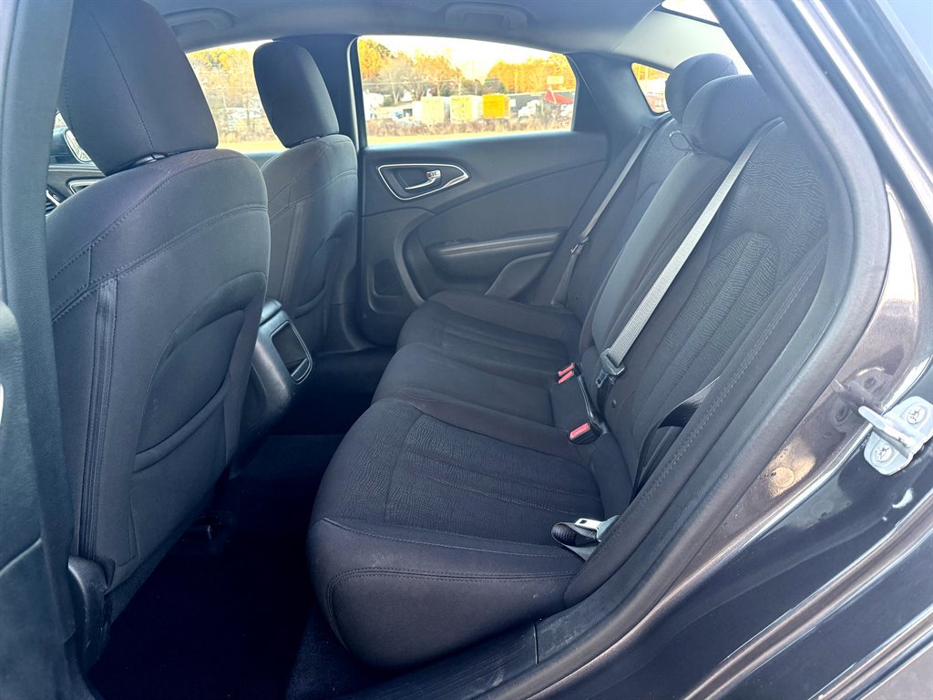 Used 2015 Chrysler 200 Limited w/ Convenience Group FWD image 11