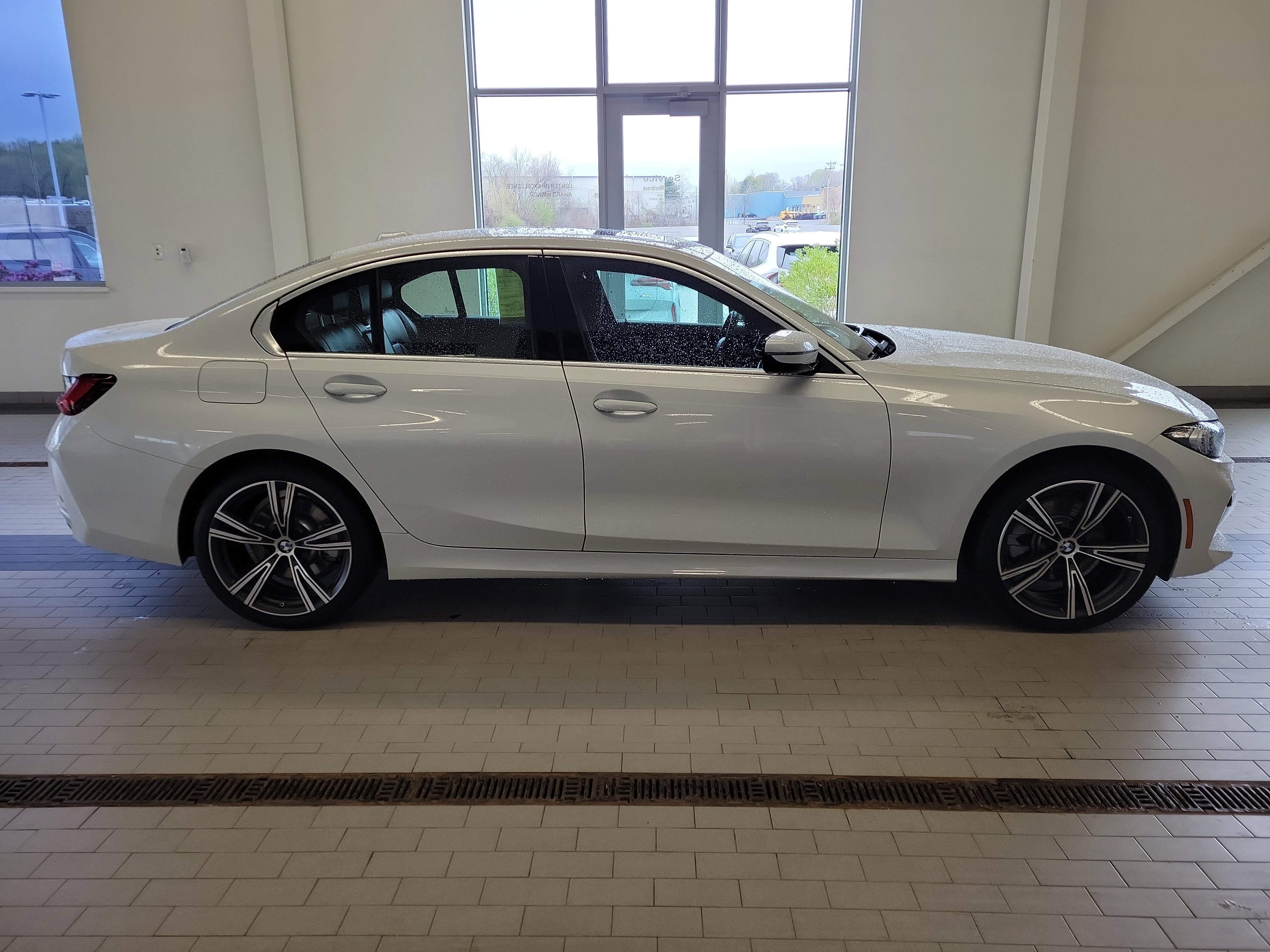 Used 2024 BMW 330i xDrive Sedan w/ Convenience Package AWD/4WD image 4