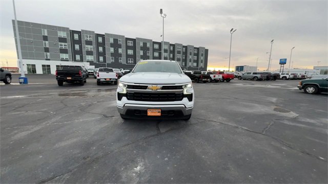 Used 2024 Chevrolet Silverado 1500 LT image 3