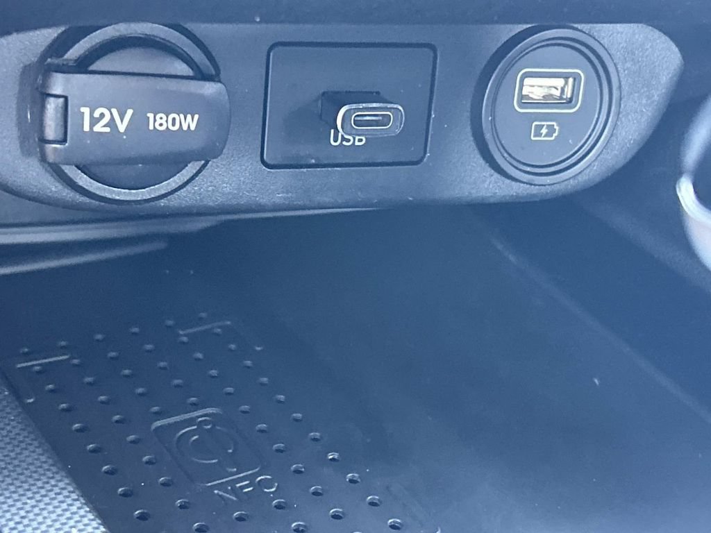 Certified 2023 Hyundai Elantra Limited FWD image 33