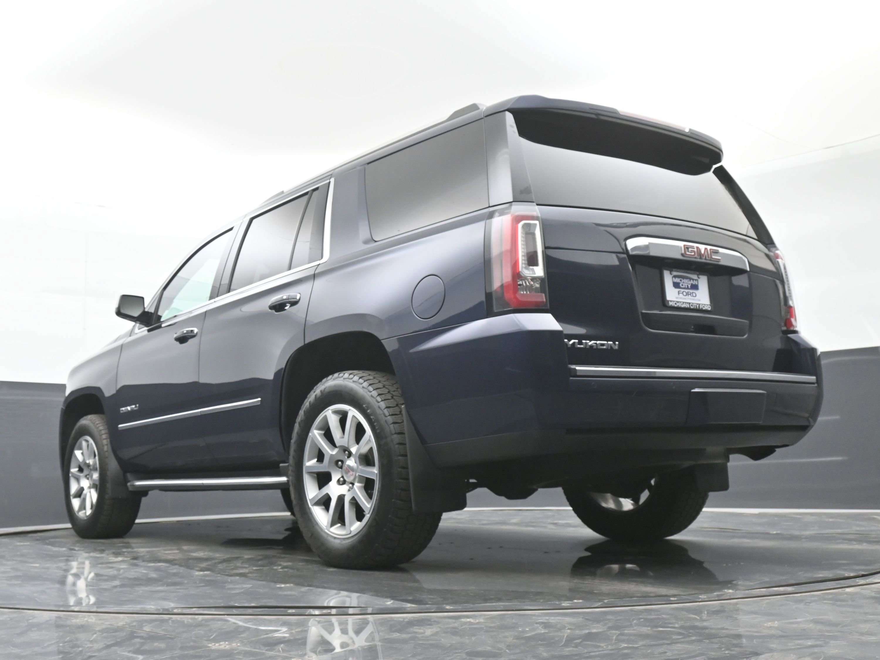 Used 2020 GMC Yukon Denali w/ Open Road Package AWD/4WD image 37