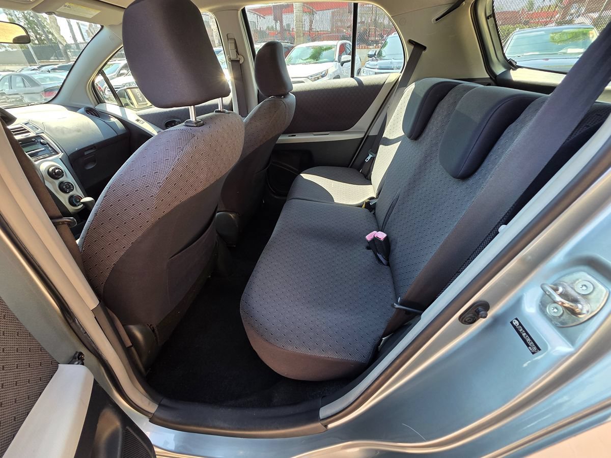 Used 2010 Toyota Yaris 4-Door Hatchback FWD image 22
