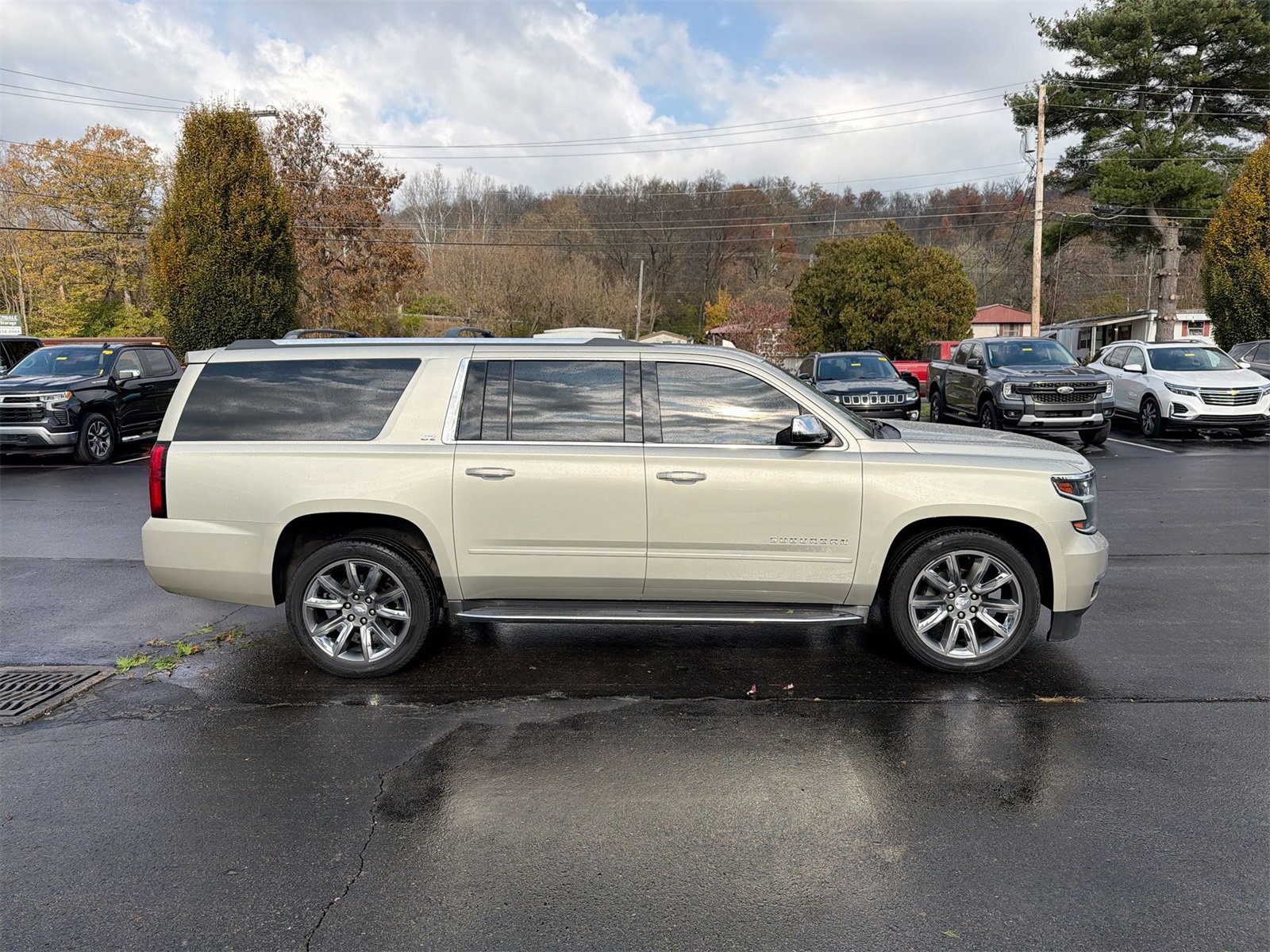 Used 2016 Chevrolet Suburban LTZ image 9