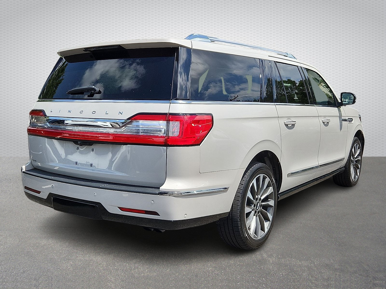 Used 2021 Lincoln Navigator L Reserve w/ Luxury Package AWD/4WD image 6