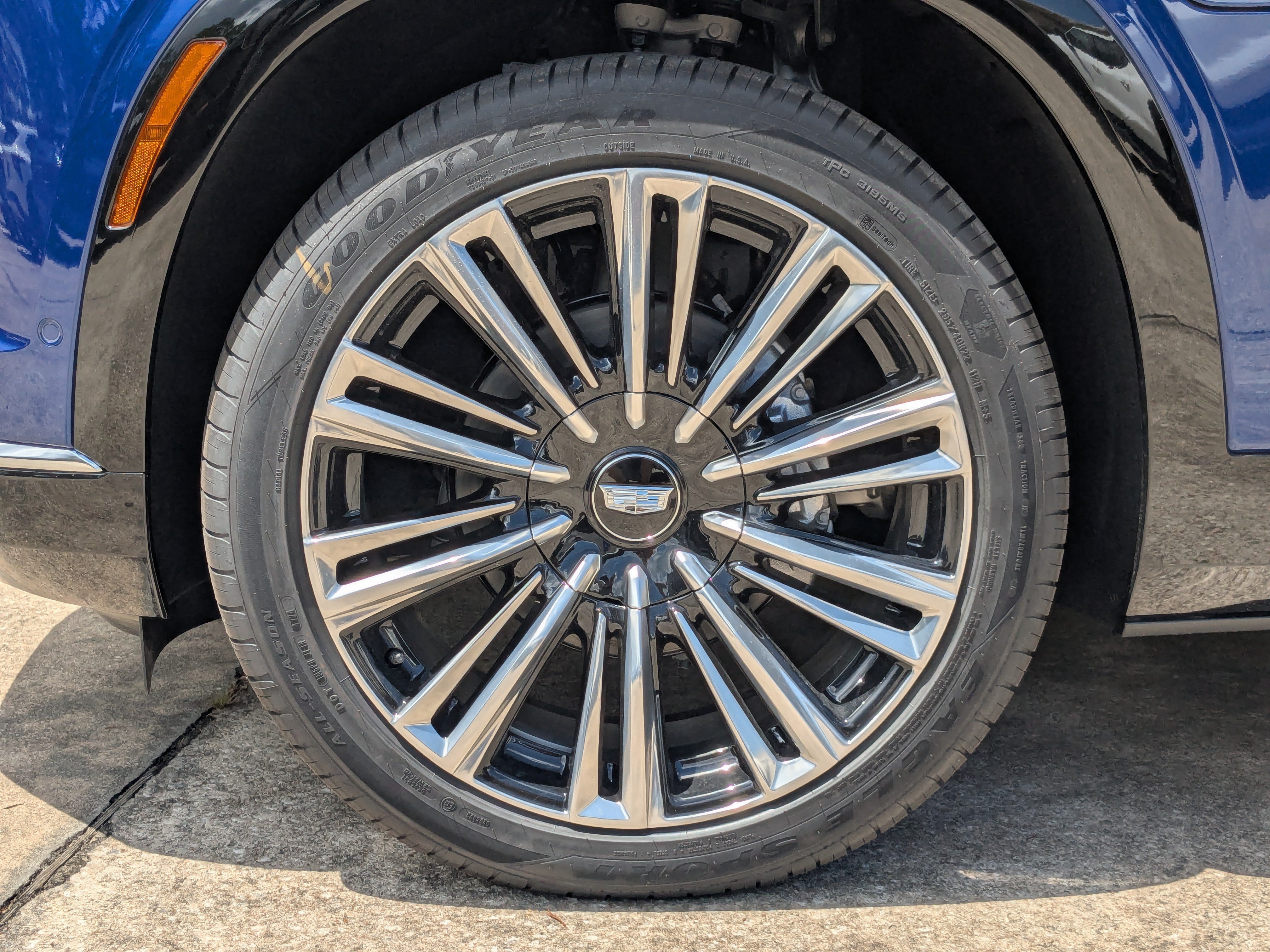 New 2026 Cadillac Vistiq Premium Luxury w/ LPO, Floor Liner Package AWD/4WD image 25