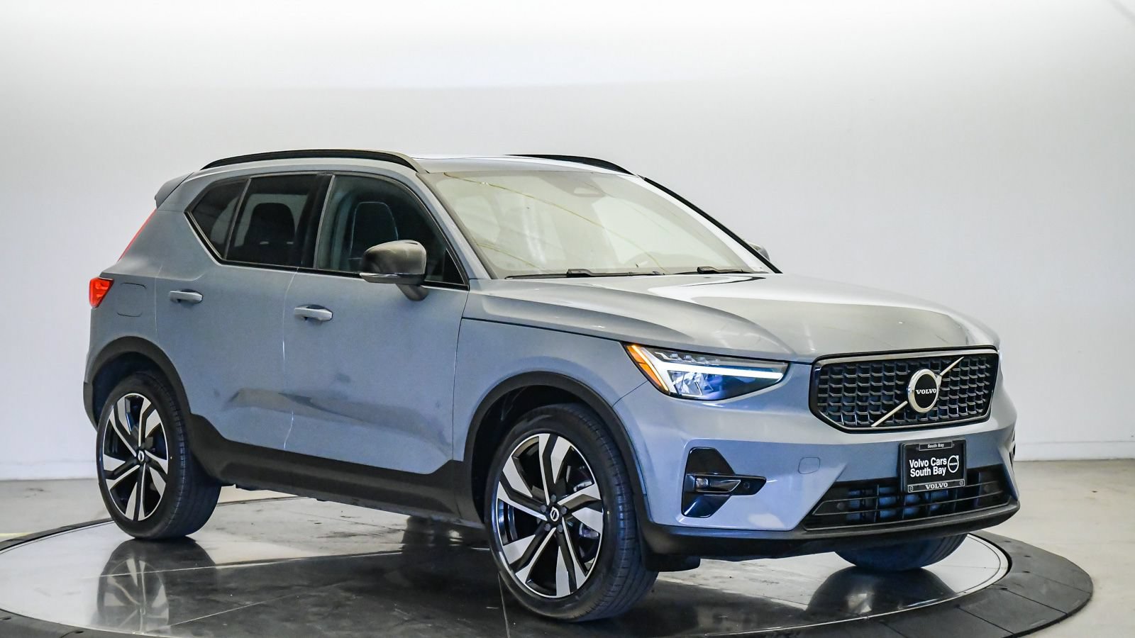 Certified 2023 Volvo XC40 B5 Plus w/ Protection Package Premier AWD/4WD image 6