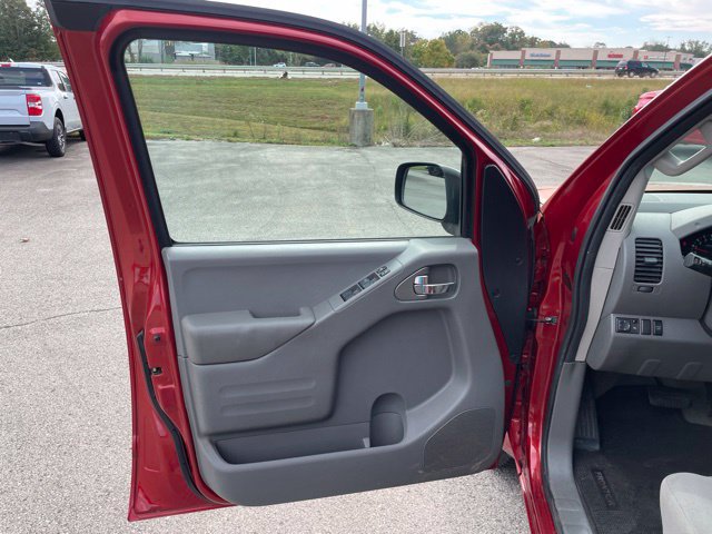 Used 2015 Nissan Frontier SV w/ SV Value Truck Package RWD image 14