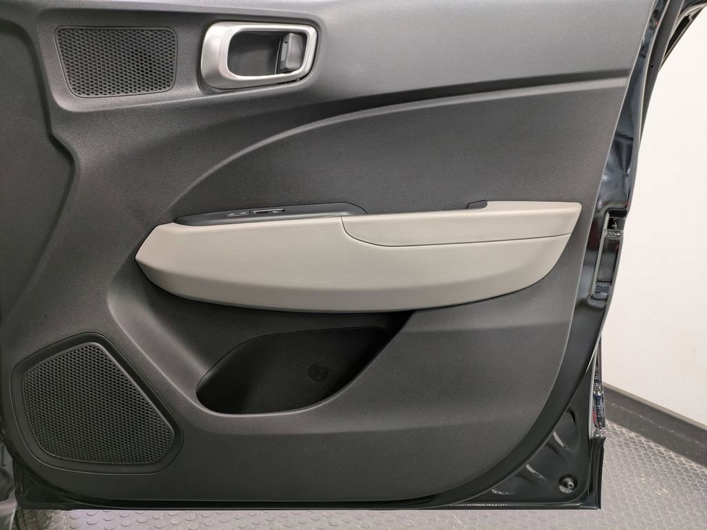 Used 2021 Hyundai Venue SEL w/ Premium Package image 30