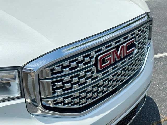 Used 2018 GMC Acadia Denali w/ Technology Package FWD image 14