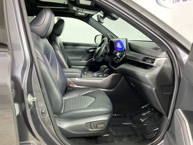 Used 2023 Toyota Highlander XSE image 9