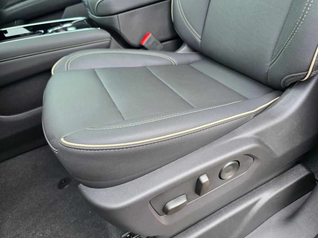 New 2025 Chevrolet Suburban Premier RWD image 11