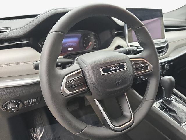 Used 2025 Jeep Compass Limited AWD/4WD image 16