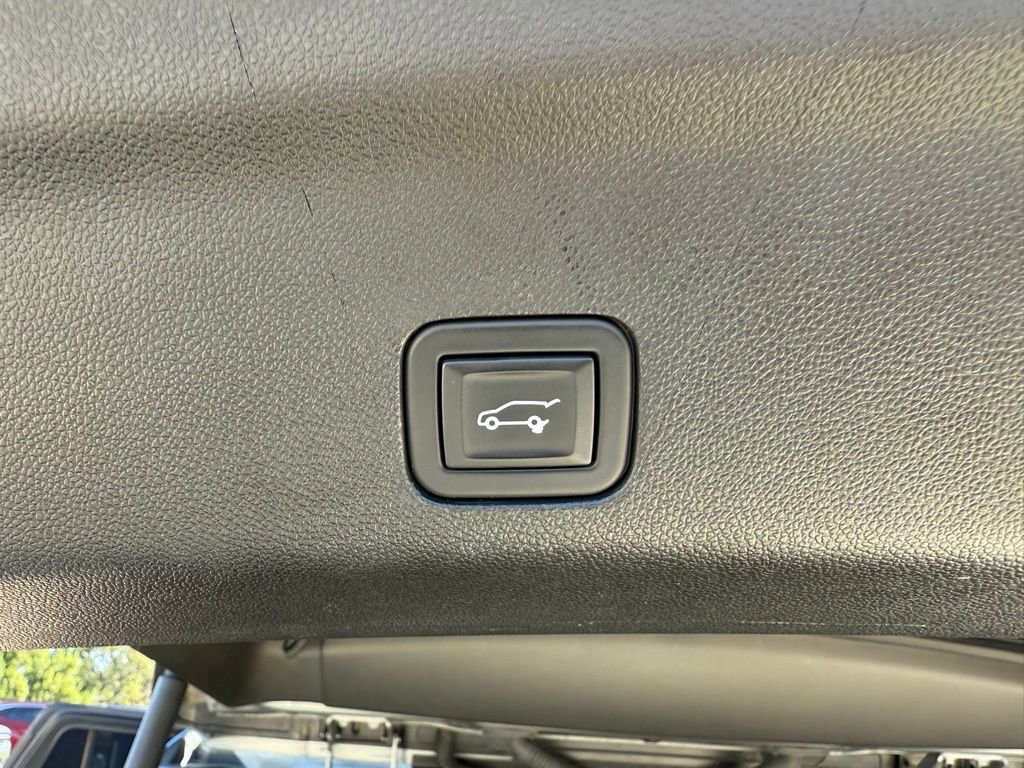 Used 2023 Chevrolet Tahoe Z71 w/ Off-Road Capability Package image 32