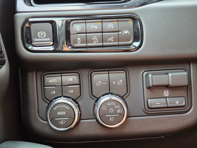 New 2026 GMC Yukon XL AT4 w/ AT4 Premium Plus Package AWD/4WD image 16