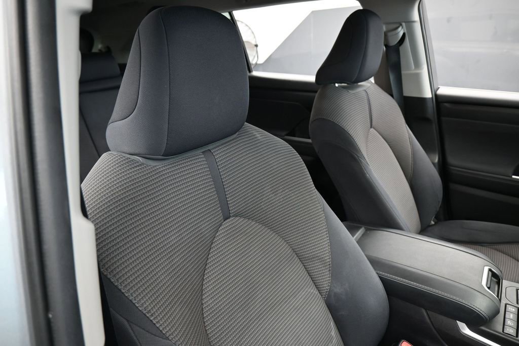 Used 2022 Toyota Highlander L AWD/4WD image 38