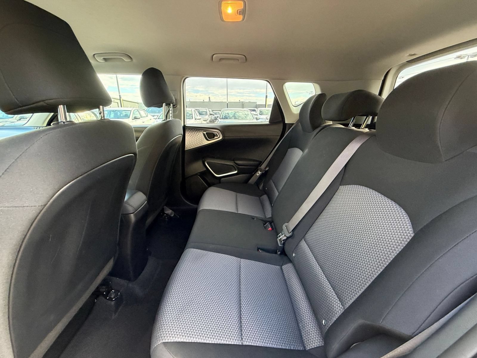 Used 2025 Kia Soul LX w/ LX Technology Package FWD image 22