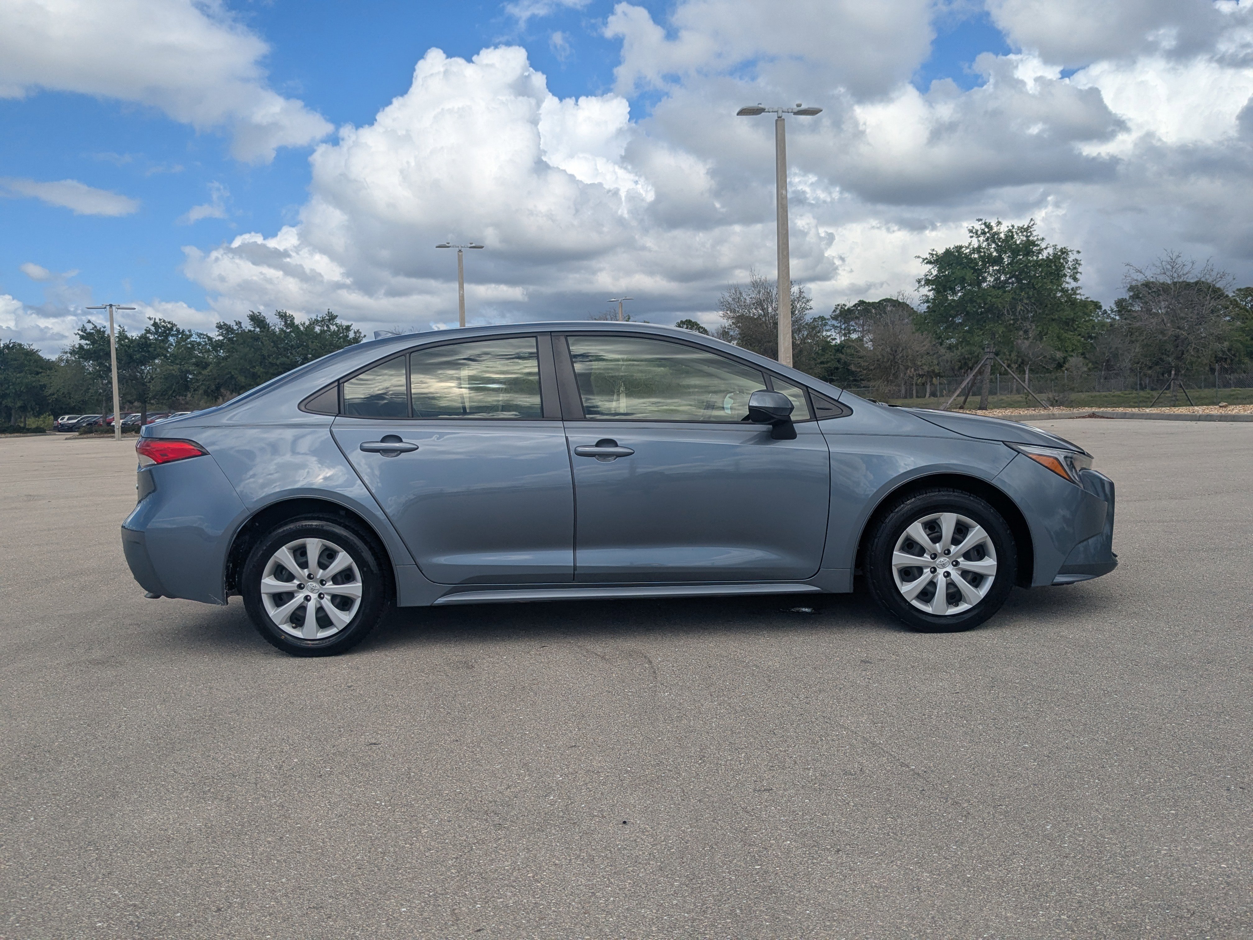 Used 2023 Toyota Corolla LE image 4