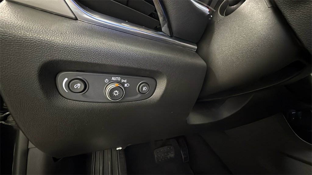 Used 2021 Chevrolet Traverse LT image 19