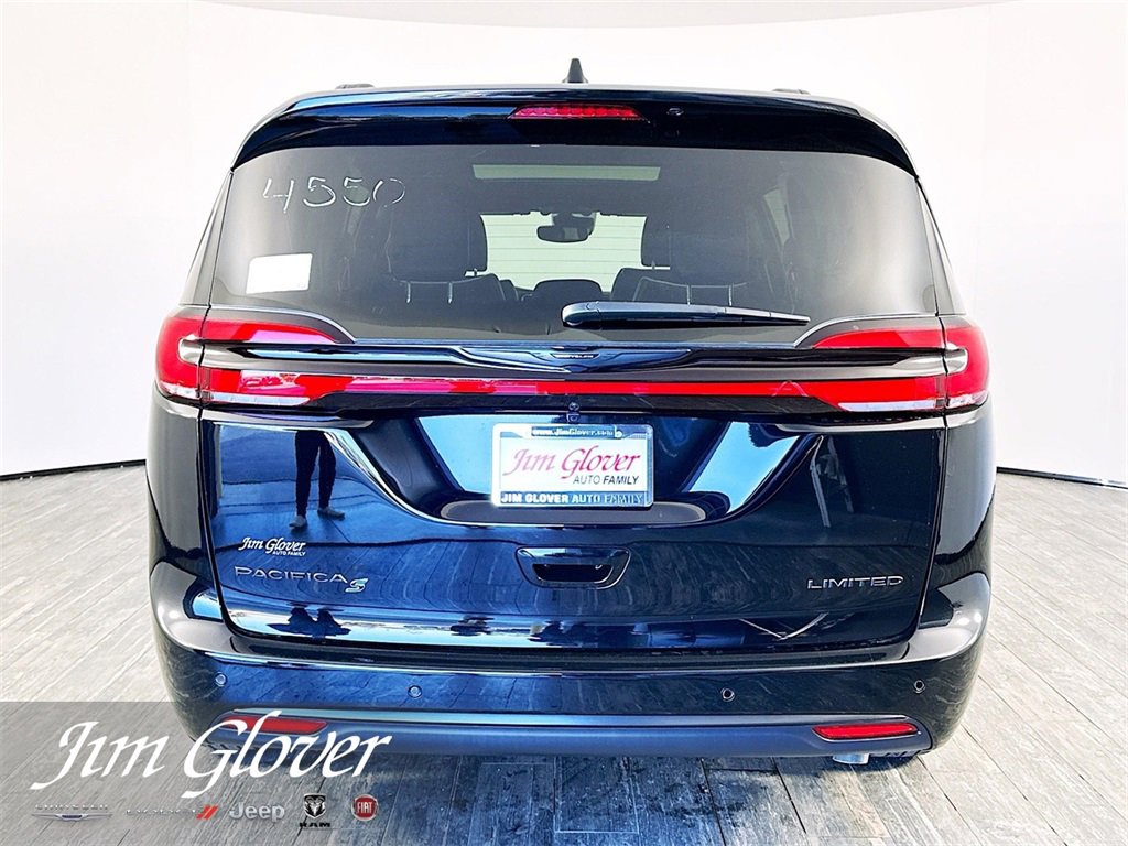 New 2026 Chrysler Pacifica Limited w/ S Appearance Package image 5