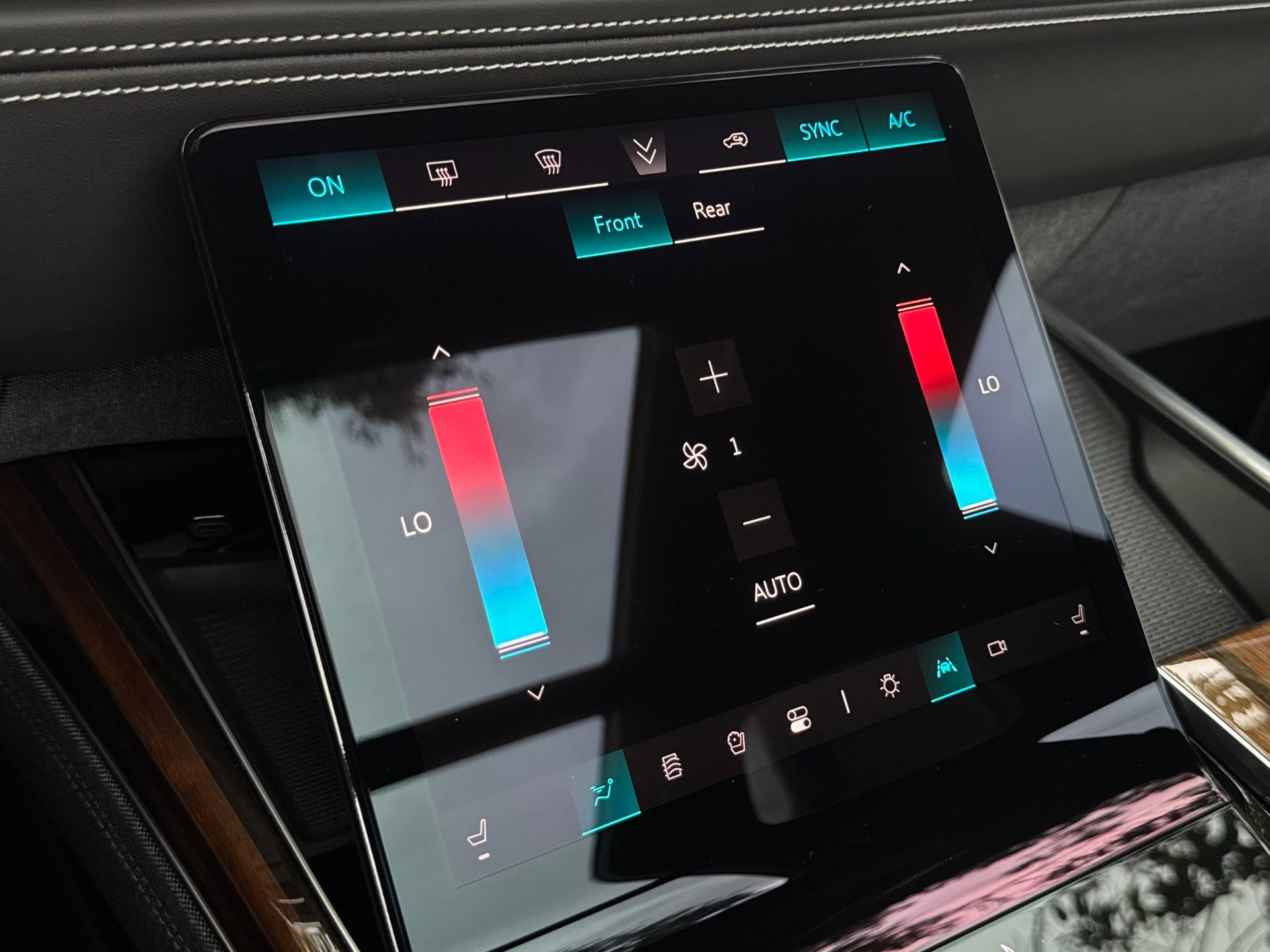 Used 2025 Cadillac Escalade Premium Luxury Platinum image 86