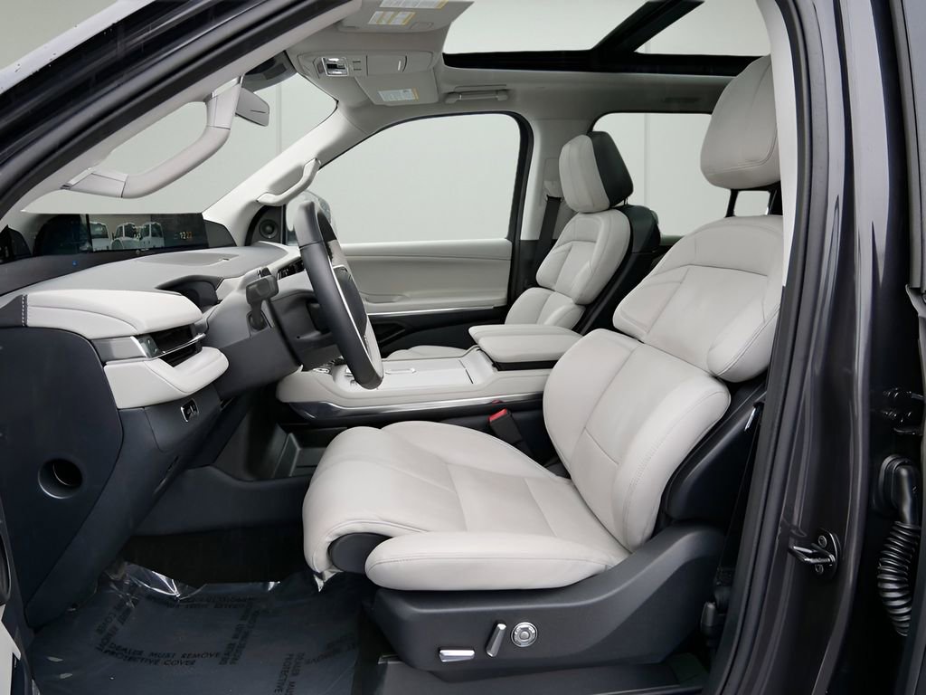 Used 2025 Lincoln Navigator Reserve image 10