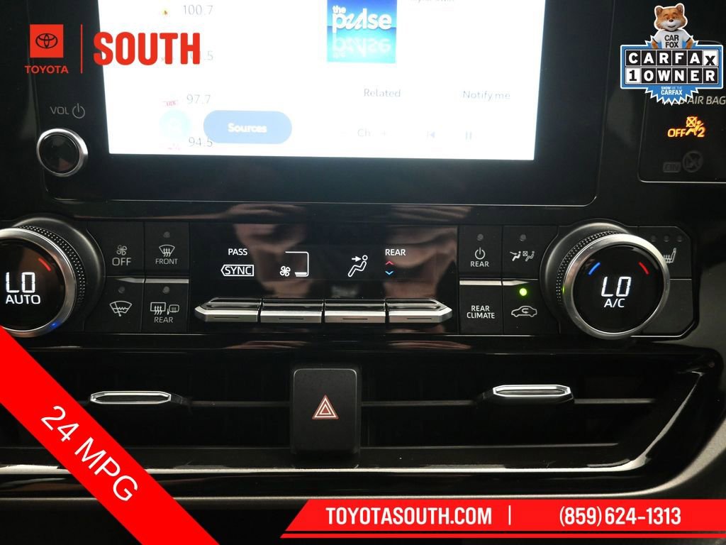 Used 2024 Toyota Highlander XLE AWD/4WD image 16