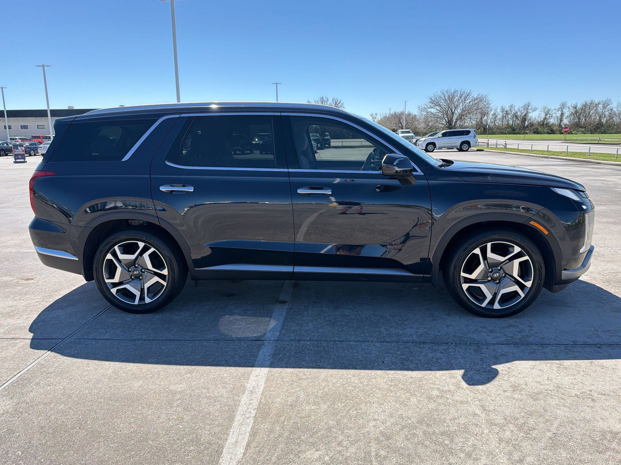 Used 2023 Hyundai Palisade Limited w/ Cargo Package AWD/4WD image 7