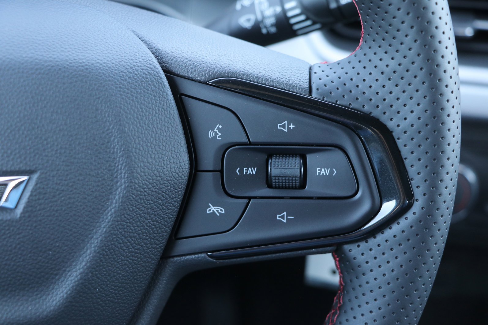 New 2026 Chevrolet Trax RS image 19