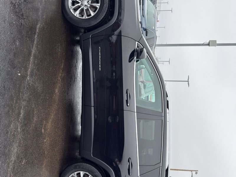 Used 2021 Jeep Cherokee Latitude Lux w/ Trailer Tow Group image 6