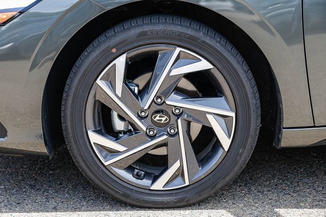 Certified 2025 Hyundai Elantra SEL FWD image 11