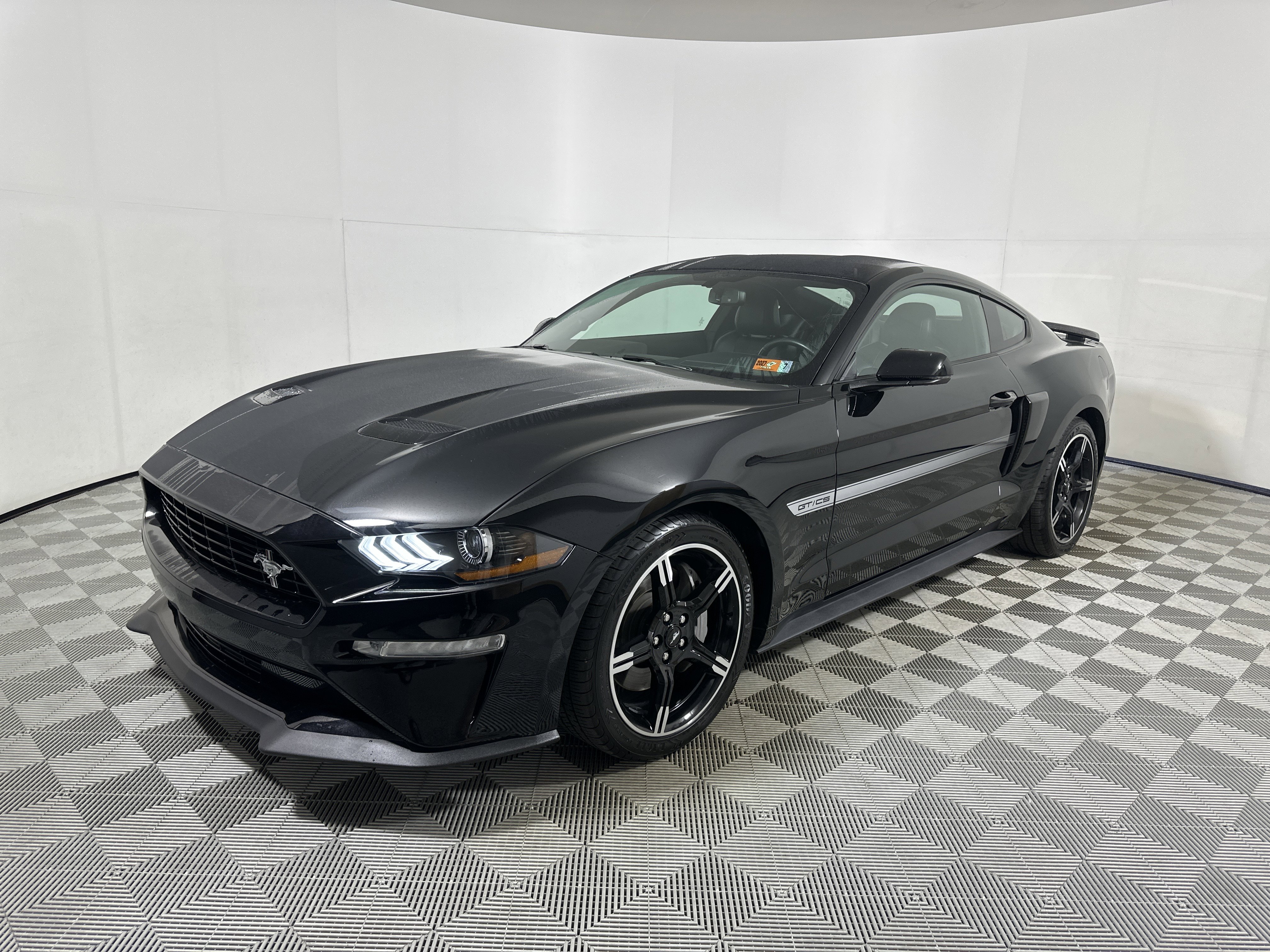 Used 2019 Ford Mustang GT Premium w/ Equipment Group 401A image 3