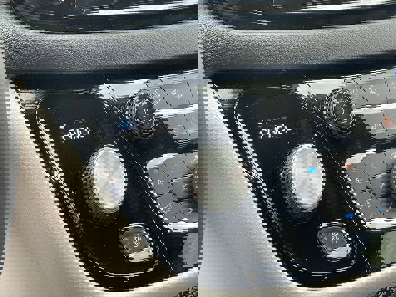 Used 2023 Chrysler Pacifica Touring-L image 29