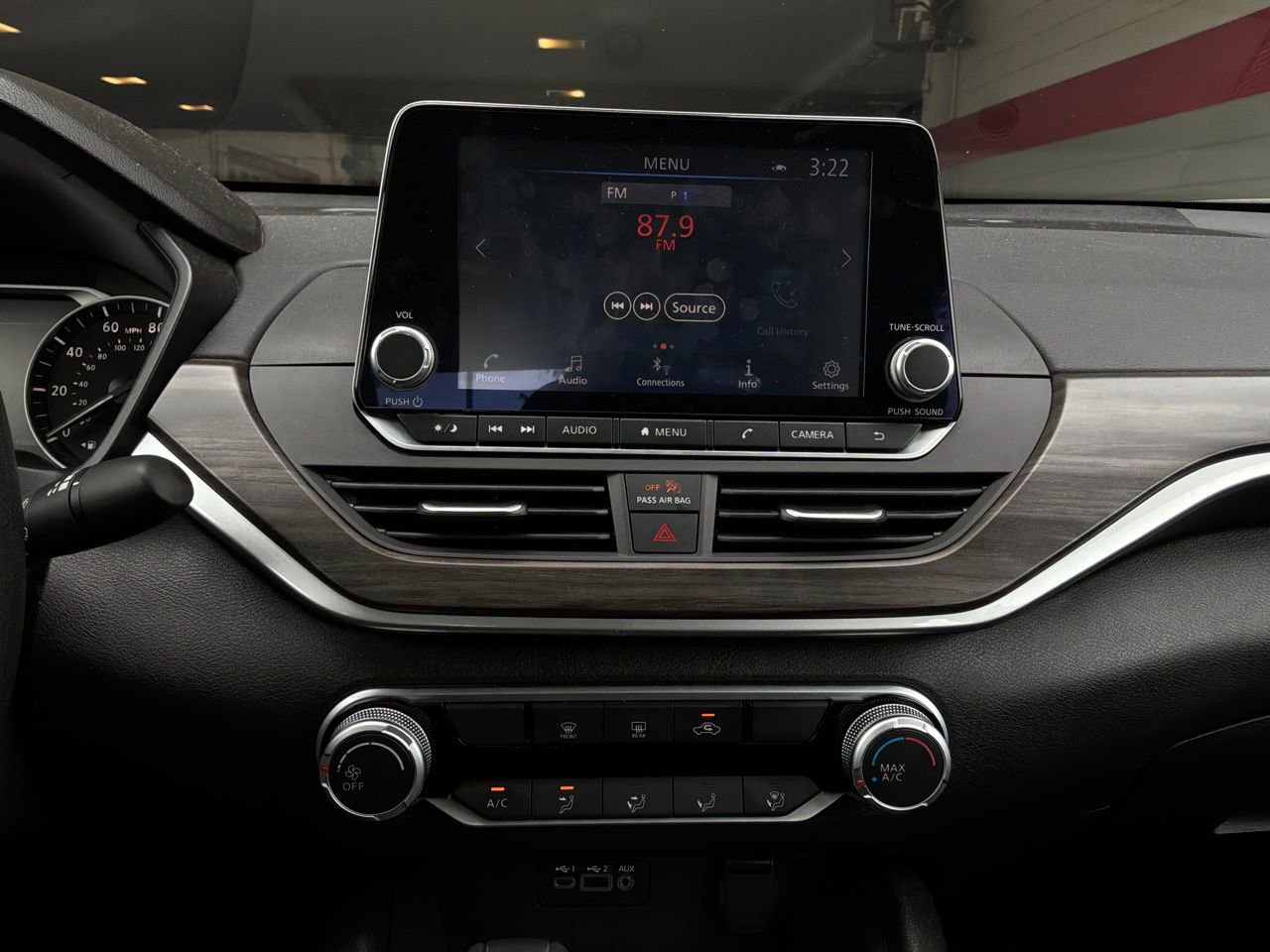 Used 2025 Nissan Altima 2.5 SV FWD image 26
