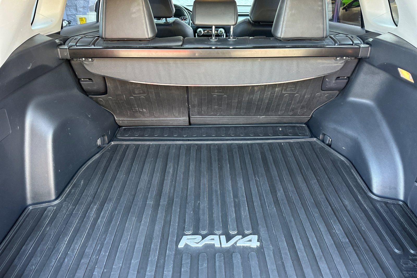 Used 2019 Toyota RAV4 XLE Premium w/ Cold Weather Package AWD/4WD image 12