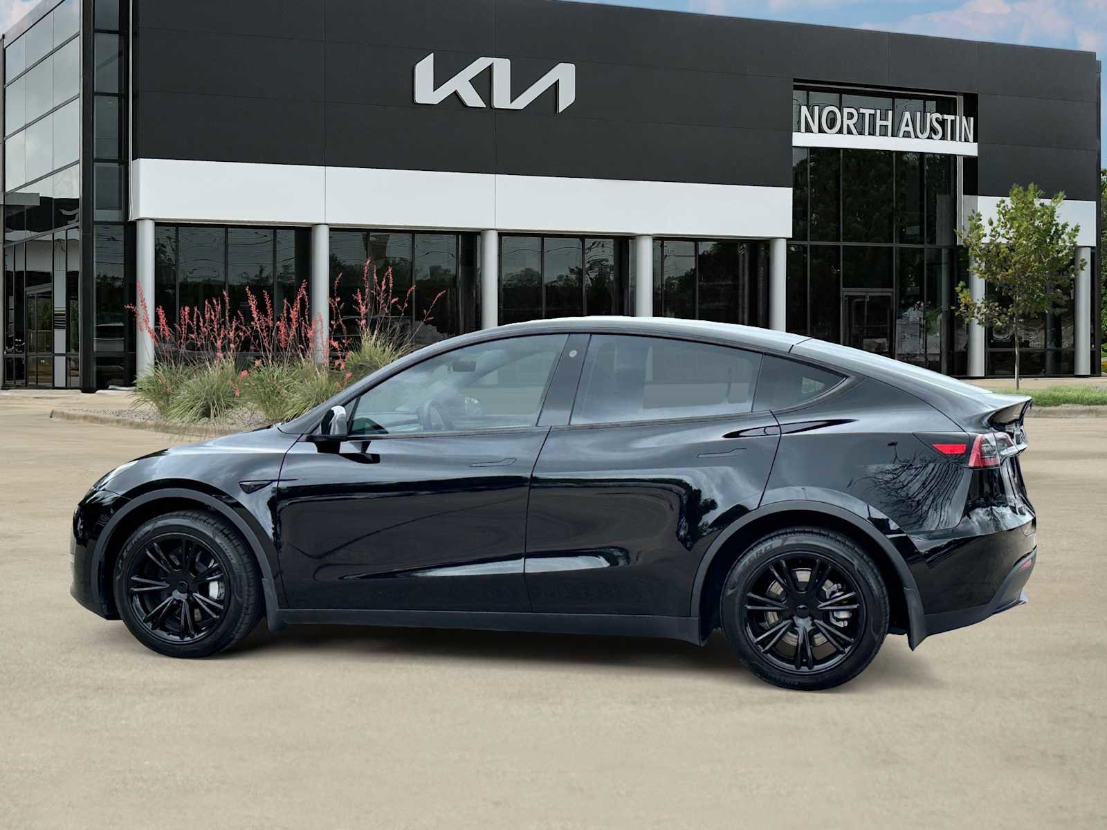Used 2023 Tesla Model Y Long Range AWD/4WD image 3