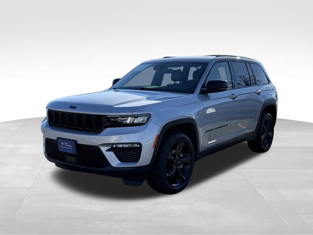Used 2024 Jeep Grand Cherokee Limited w/ Black Appearance Package image 2