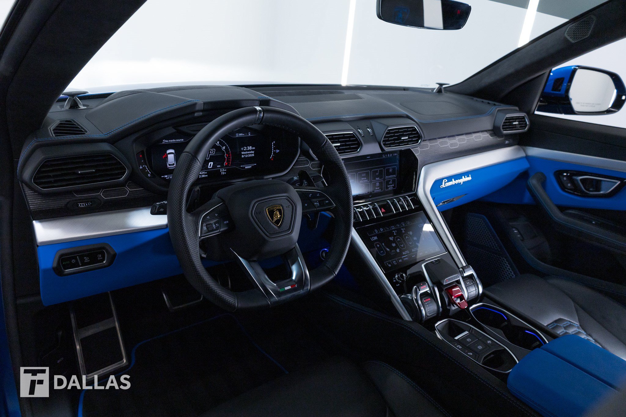 Used 2022 Lamborghini Urus AWD/4WD image 24
