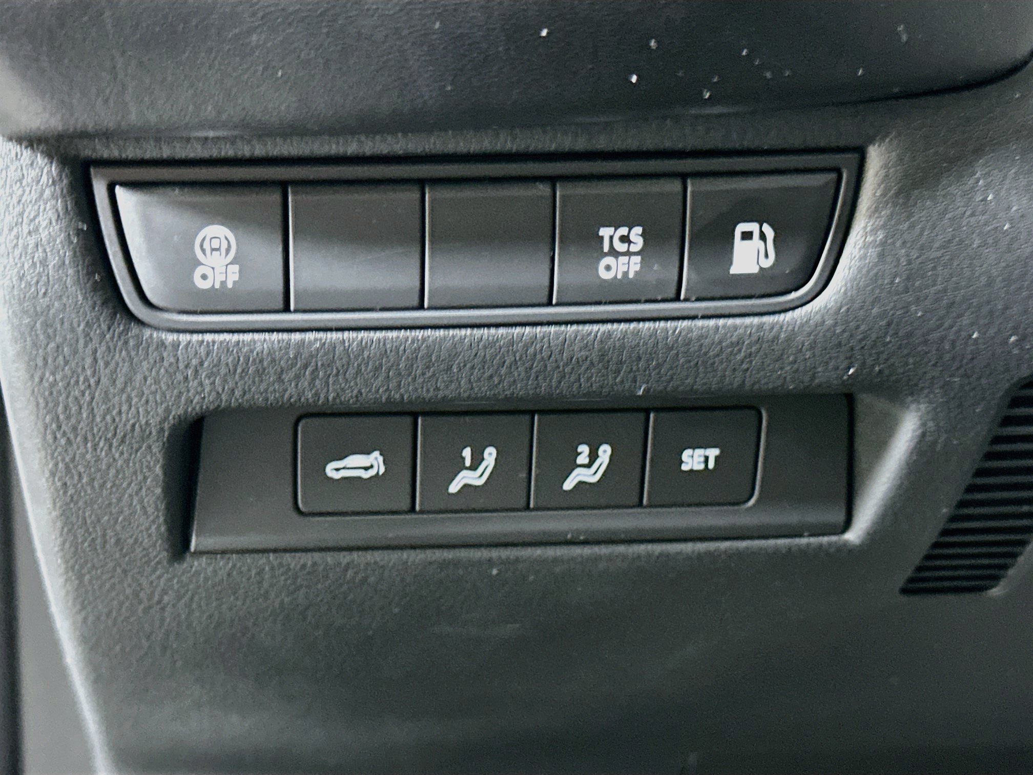 Used 2025 MAZDA CX-50 AWD 2.5 Hybrid w/ Premium Pkg image 17