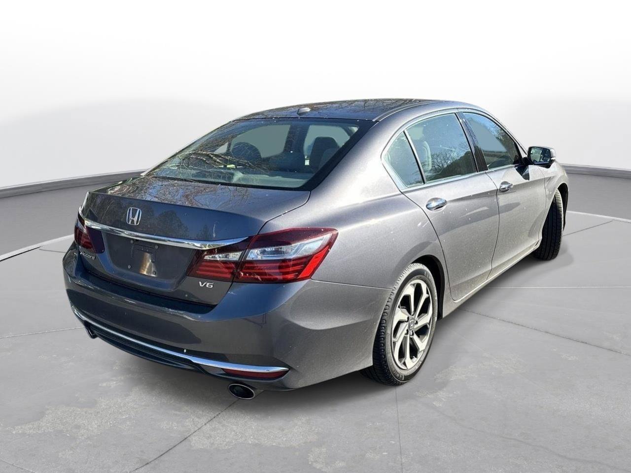 Used 2017 Honda Accord EX-L image 6