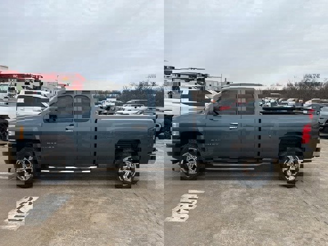 Used 2011 Chevrolet Silverado 1500 LT image 2