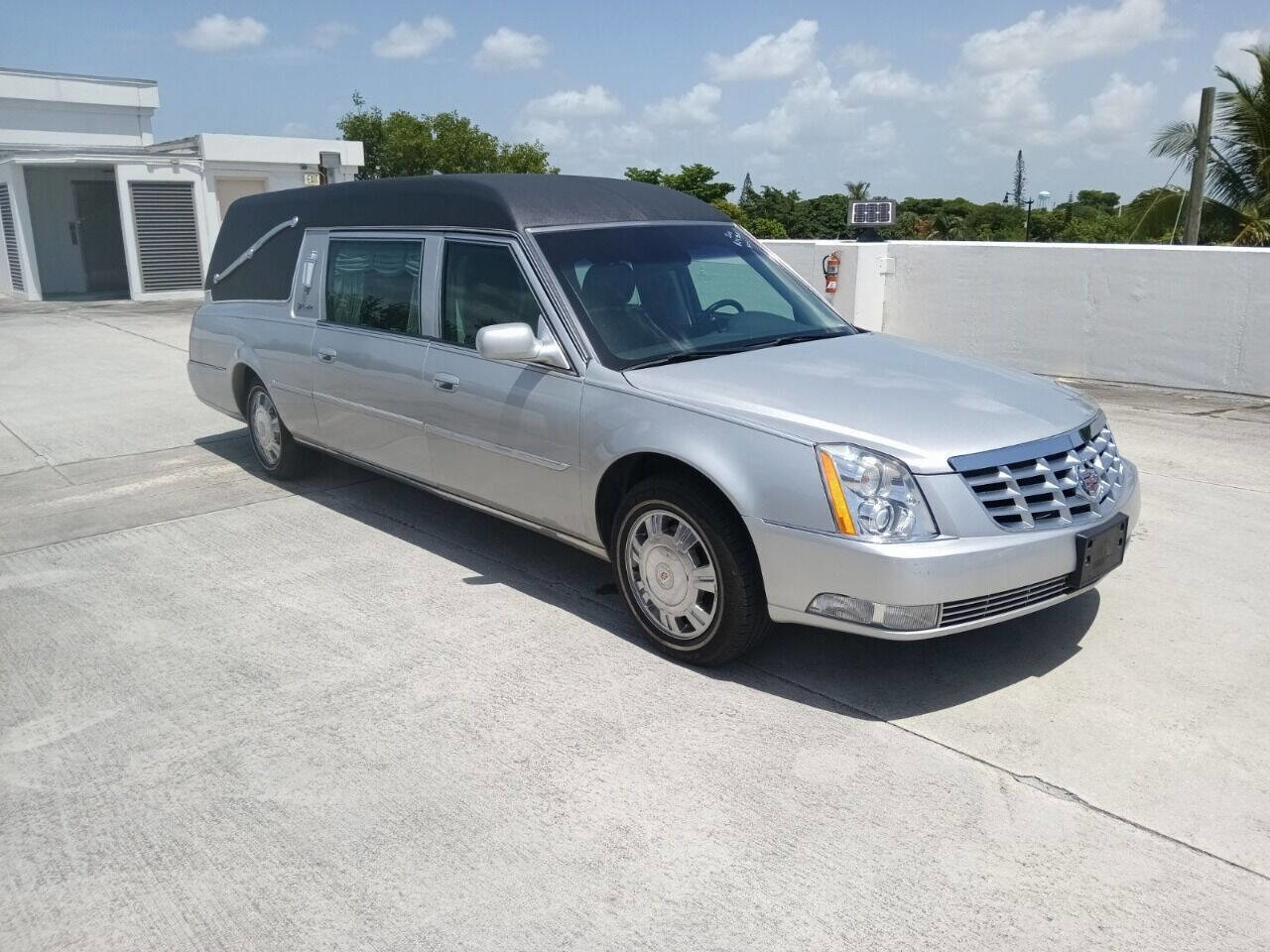 Used 2011 Cadillac DTS Hearse image 2