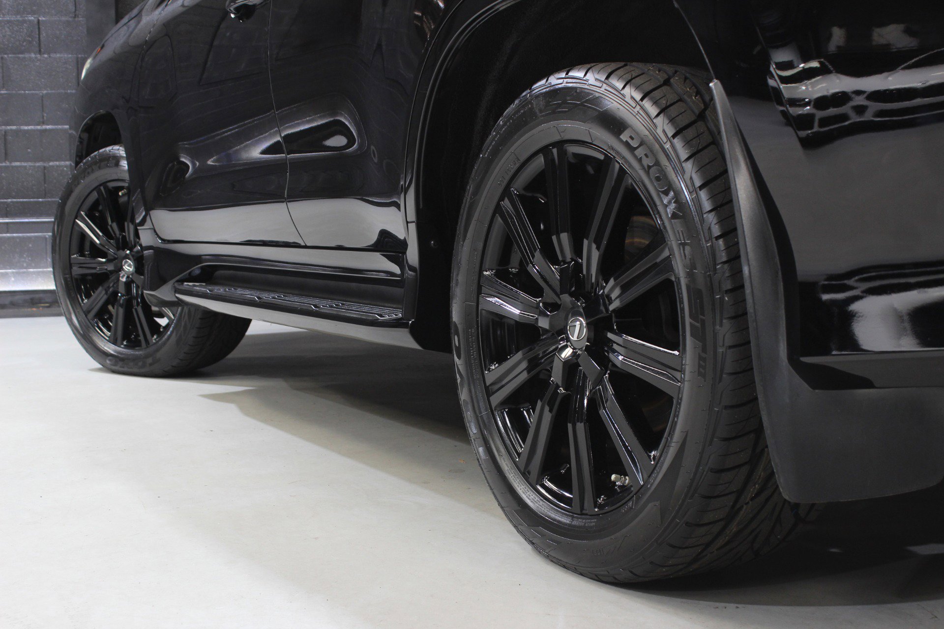 Used 2019 Lexus LX 570 Three-Row Inspiration Series w w/ Inspiration Series image 16